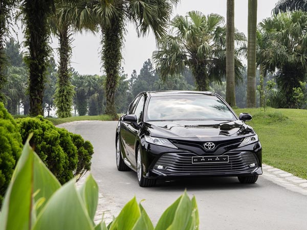 Đánh giá Toyota Camry 2019: Đối thủ của Mazda6 và Honda Accord 1