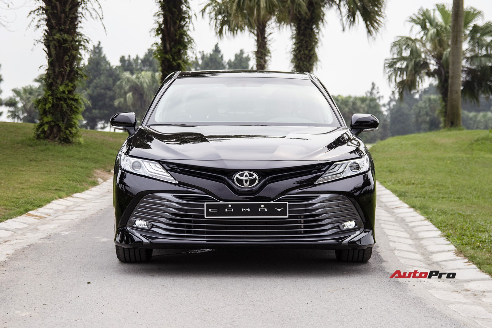 Đánh giá Toyota Camry 2019: Đối thủ của Mazda6 và Honda Accord 7