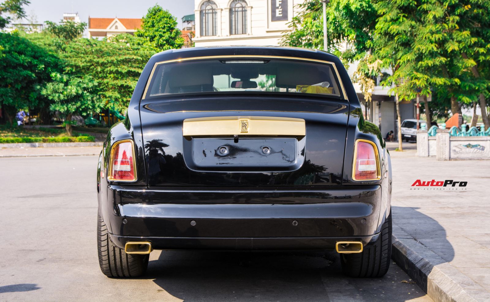 Rolls-Royce Phantom độ phiên bản rồng, mạ vàng giá 15 tỷ tại Hà Nội 5