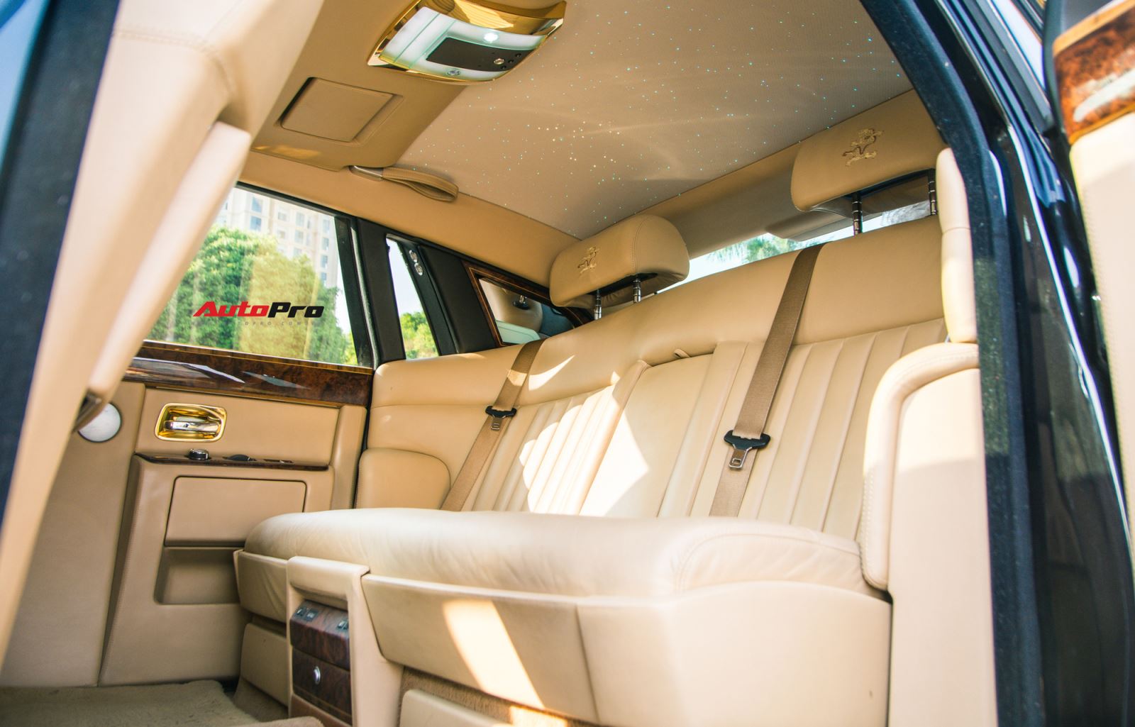 Rolls-Royce Phantom độ phiên bản rồng, mạ vàng giá 15 tỷ tại Hà Nội 14