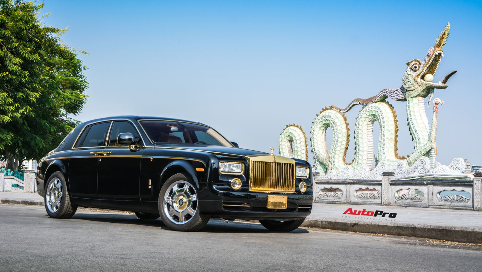 Rolls-Royce Phantom độ phiên bản rồng, mạ vàng giá 15 tỷ tại Hà Nội 3