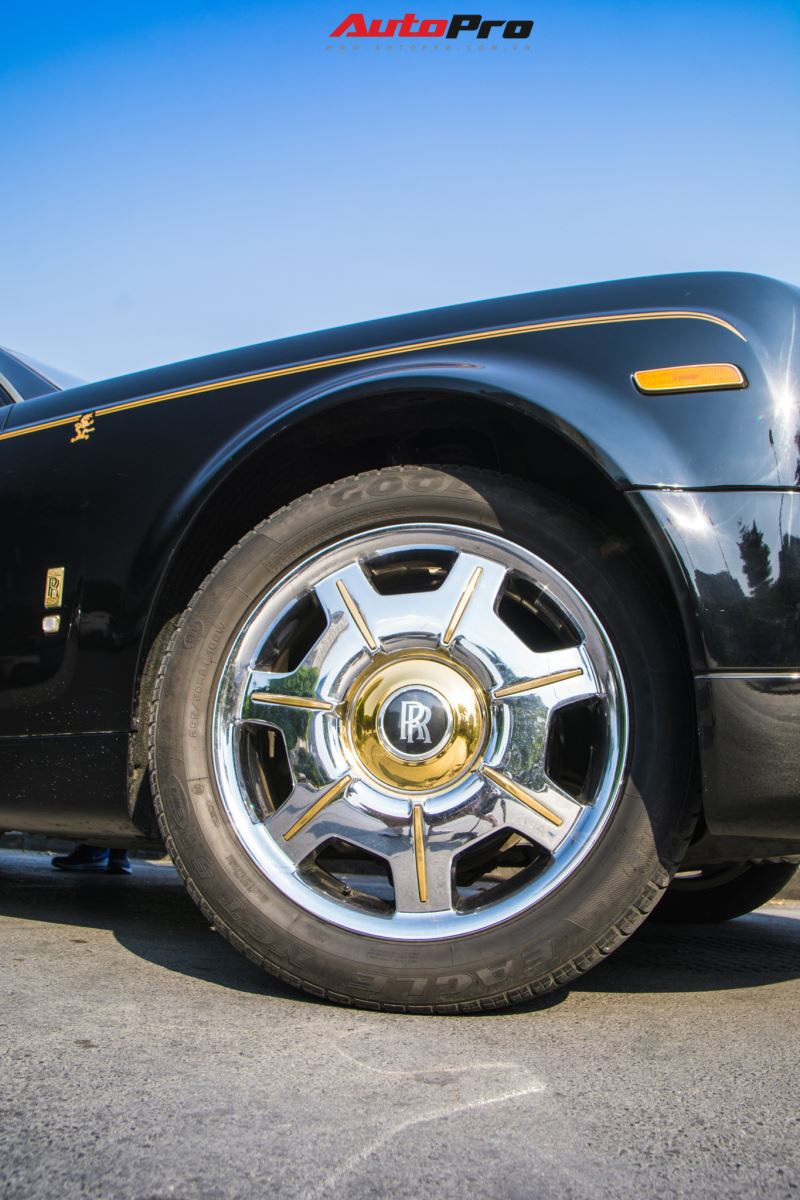 Rolls-Royce Phantom độ phiên bản rồng, mạ vàng giá 15 tỷ tại Hà Nội 6