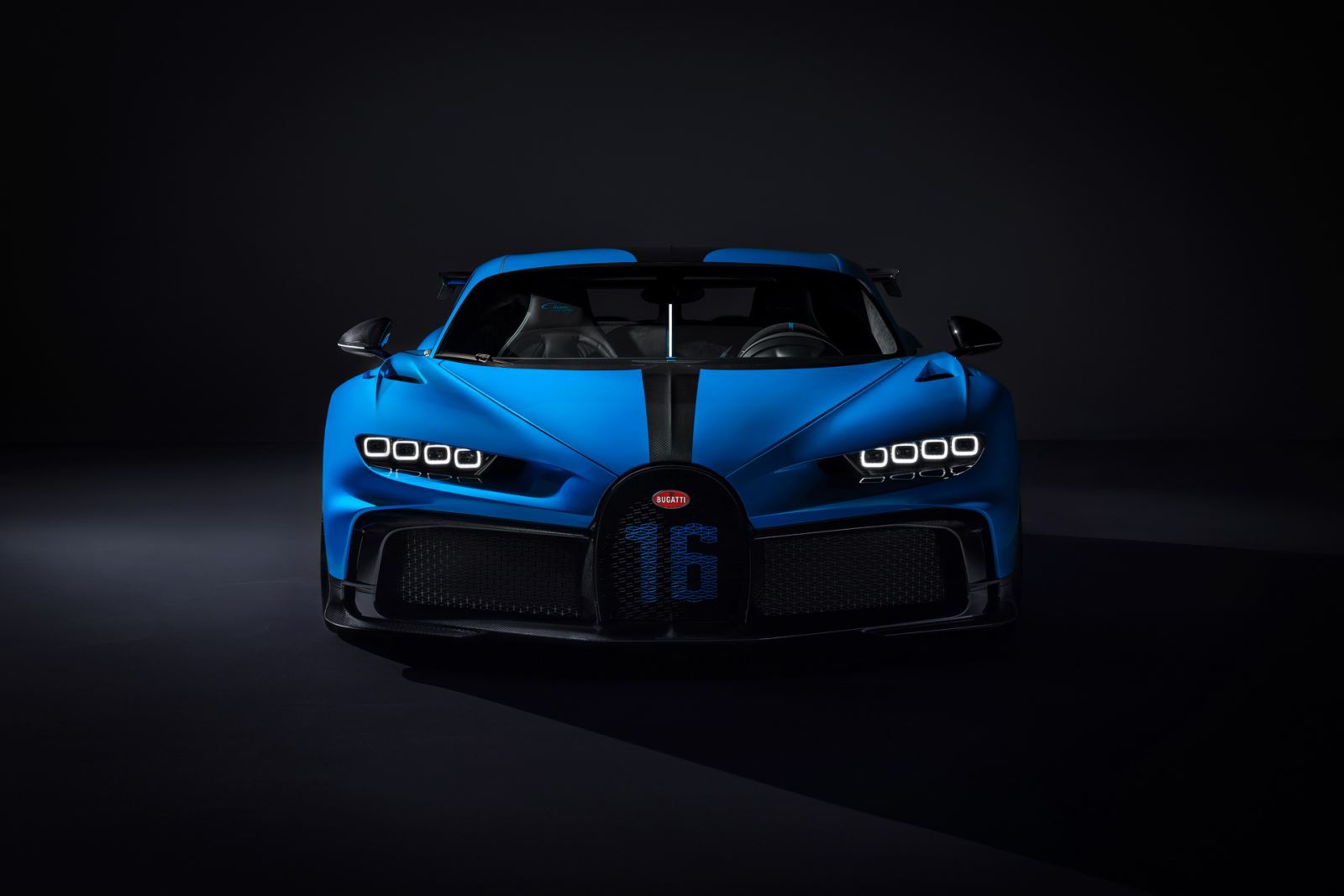 Soi chi tiết siêu xe Bugatti Chiron Pur Sport giá gần 4 triệu USD 2