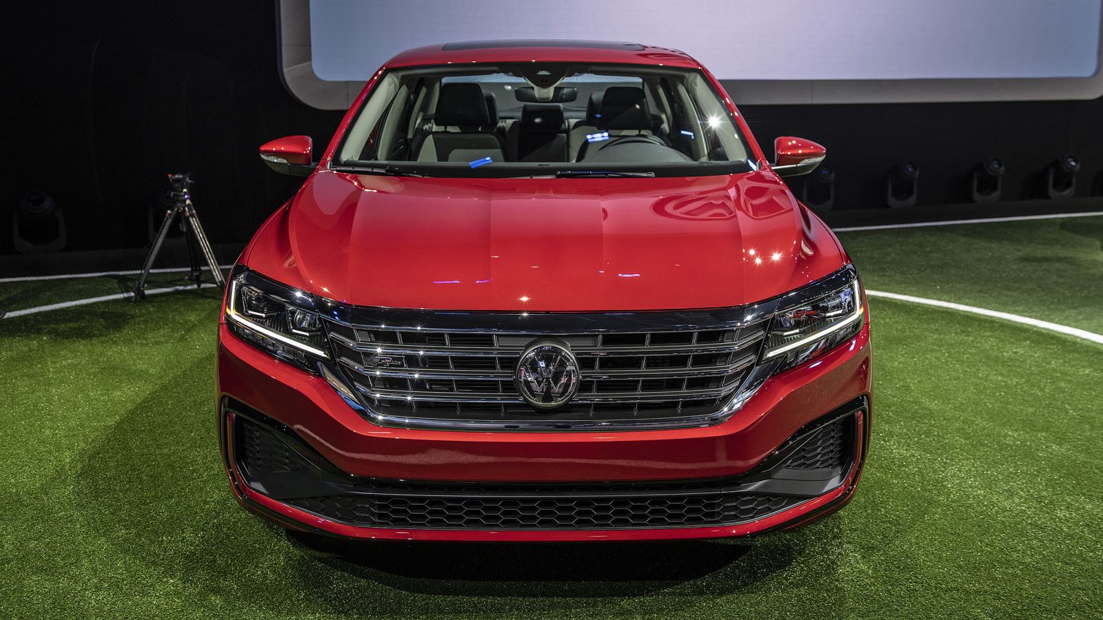 Volkswagen Passat 2020 ra mắt  với diện mạo hiện đại, thể thao và tiện nghi 3